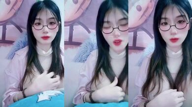 【极品稀缺魔手外购】最新《疯狂抖音》新篇之《笑喷了》美女出场健身打拳 打着打着地上就湿了 内裤都不穿 (11)