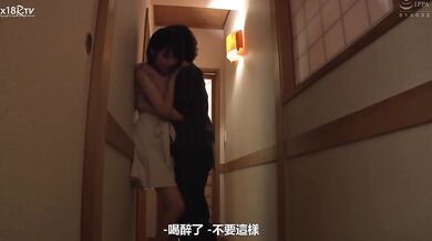 【中文字幕】「この新入生に思いっきりブチ込んでヤる！」知らずに入ってしまったヤリサーの新歓コンパで饮まされ続けて泥酔！エッチなゲームまでさせられ结局…